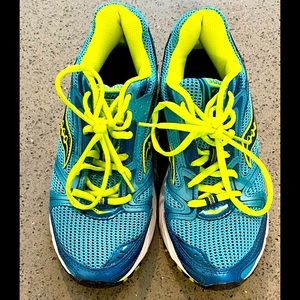 Saucony Women’s Grid Oasis Walking/Running Shoes